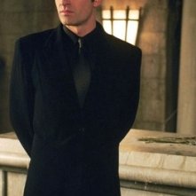 Julian McMahon in un momento della serie Streghe, nell'episodio Doppio gioco