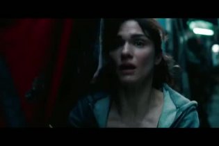 Clip 'In fuga dalla polizia locale' - The Bourne Legacy
