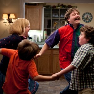 Un entusiasta Zach Galifianakis in Candidato a sorpresa con Kya Haywood, Grant Goodman e Sarah Baker