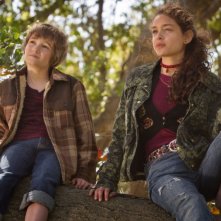 CJ Adams e Odeya Rush in una scena di The Odd Life of Timothy Green