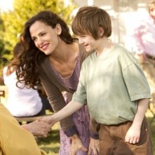 Jennifer Garner accanto a CJ Adams in The Odd Life of Timothy Green