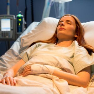 Grimm: Bitsie Tulloch nell'episodio Bad Teeth