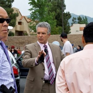 Major Crimes: Michael Paul Chan e Jon Tenney nell'episodio Reloaded