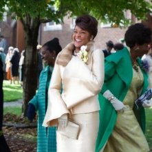 una sorridente Whitney Houston nel suo ultimo film, Sparkle
