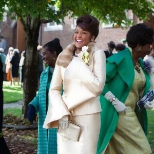 una sorridente Whitney Houston nel suo ultimo film, Sparkle