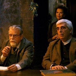Gebo e l'ombra: Claudia Cardinale, Luís Miguel Cintra e Michael Lonsdale in una scena del film