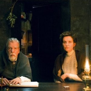 Gebo e l'ombra: Michael Lonsdale e Leonor Silveira in una scena del film