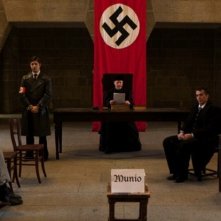 Lullaby to My Father: una scena del film su Munio Weinraub-Gitai, architetto accusato di alto tradimento durante il nazismo ed esiliato