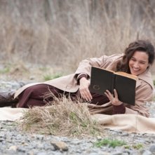 Lullaby to My Father: Yaël Abecassis in una scena del film di Amos Gita sull'esilio di Munio Weinraub-Gitai ai tempi del nazismo