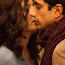 Riz Ahmed e Kate Hudson in una tenera scena di The Reluctant Fundamentalist