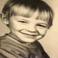 Anton's right here: una foto ricordo della famiglia Kharitonov in una scena del film