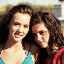 Acciaio: Anna Bellezza con Matilde Giannini in una scena del film