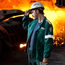Acciaio: Michele Riondino in fabbrica in una scena del film
