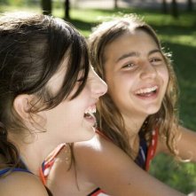 Bellas Mariposas: Sara Podda e Maya Mulas sorridono sul set del film
