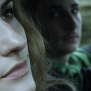 Cargo: Lidiya Liberman in una scena insieme a Flavius Gordea