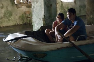 L'intervallo: Alessio Gallo in barca con Francesca Riso in un'immagine del film