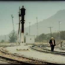 Mold: Ercan Kesal in una scena del film