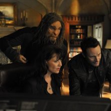 Sanctuary: Amanda Tapping, Christopher Heyerdahl e Ryan Robbins nell'episodio Homecoming