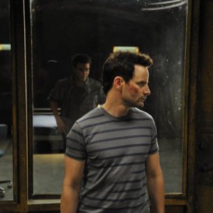 Sanctuary: Robin Dunne in una scena dell'episodio Fugue