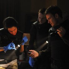 Sanctuary: Ryan Robbins. Agam Darshi e Robert Lawrenson nell'episodio Acolyte