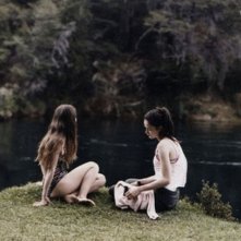 Leones: Julia Volpato in una scena del film insieme a Macarena Del Corro