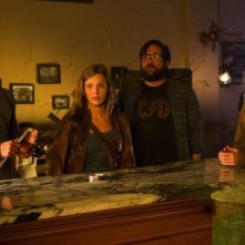 Revolution: J.D. Pardo, Tracy Spiridakos, Zak Orth ed Anna Lise Phillips in una scena del pilot della serie
