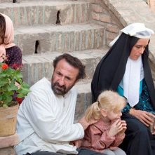 The paternal house: Nazanin Farahani in una scena del film con Mehran Rajabi