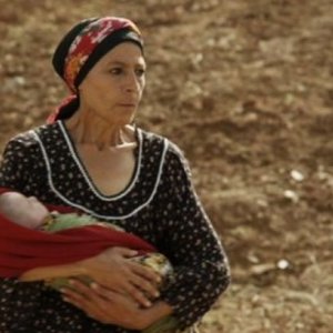 Yema: la regista e interprete del film Djamila Sahraoui in una scena