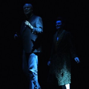Bob Wilson's Life & Death of Marina Abramovic: Willem Dafoe e Bob Wilson in una scena