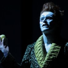 Bob Wilson's Life & Death of Marina Abramovic: Willem Dafoe in una scena del documentario teatrale su Marina Abramovic