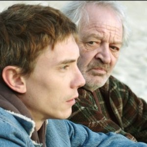 Crawl: il protagonista Swann Arlaud in una scena