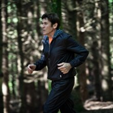 I padroni di casa: Gianni Morandi fa jogging in una scena del film