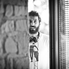 I padroni di casa: una bella immagine di Edoardo Gabbriellini sul set