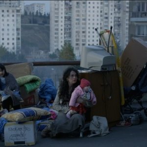 Keep Smiling: Iamze Sukhitashvili in una scena del film