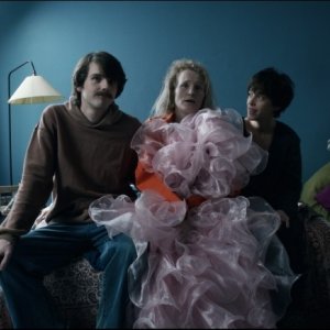 Queen of Montreuil: la protagonista Florence Loiret-Caille in una scena con Úlfur Aegisson e Didda Jonsdottir