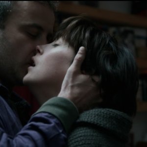 Queen of Montreuil: la protagonista Florence Loiret-Caille in una scena del film con Eric Caruso