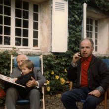 The Tightrope: foto ricordo della famiglia Brook con il regista Simon (il bambino) in braccio al nonno e di fianco a papà Peter Brook