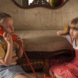 Du Vent dans mes mollets - Anna Lemarchand e Juliette Gombert al telefono