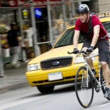 Joseph Gordon-Levitt in bici nel film Senza freni - Premium Rush