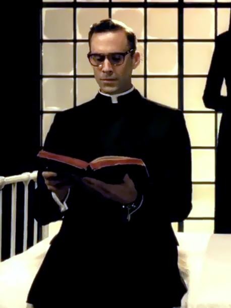American Horror Story Joseph Fiennes In Una Foto Promozionale Per La Seconda Stagione 250143