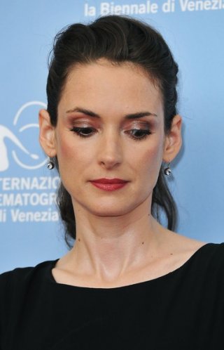 Venezia 2012: Winona Ryder è la moglie di 'The Iceman'