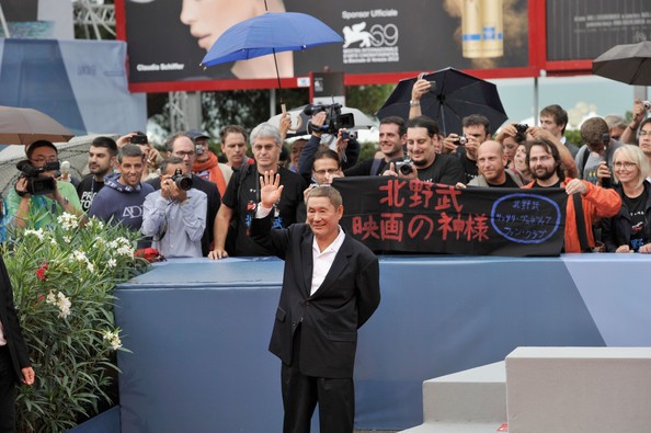 Takeshi Kitano Autore Di Outrage Beyond A Venezia 2012 Con I Fan 250315