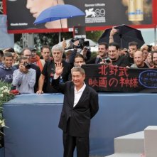 Takeshi Kitano, autore di Outrage Beyond a Venezia 2012, con i fan