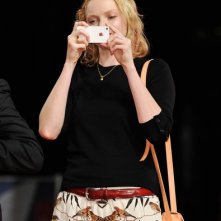 Venezia 2012: Lily Cole sul tappeto rosso prima della premiere di Disconnect