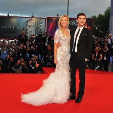 Zac Efron e Maika Monroe sul tappeto rosso a Venezia 2012 per presentare At Any Price