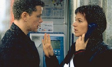 Matt Damon e Franka Potente in una scena del film The Bourne Identity