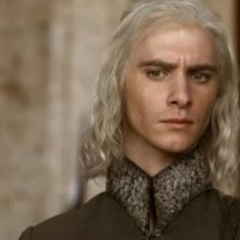 Harry Lloyd nei panni di Viserys Targaryen nella prima stagione de Il trono di spade
