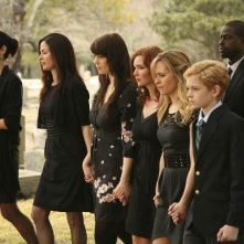 Army Wives: Kim Delaney, Catherine Bell, Wendy Davis, Brigid Brannagh, Sterling K. Brown, Sally Pressman e Katelyn Pippy nell'episodio Tutta la nazione grata
