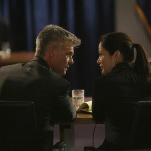 Army Wives: Kim Delaney ed Harry Hamlin in una scena dell'episodio Giudizio ed errore