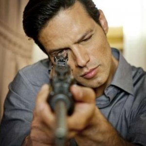 Gabriel Garko in una scena di L'onore e il rispetto 3